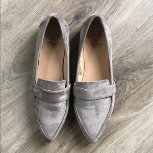 Gray faux suede women’s loafers (fit like 9!)